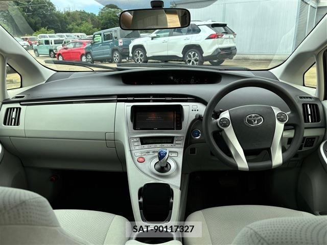 Toyota PRIUS 2015-07 233655-1