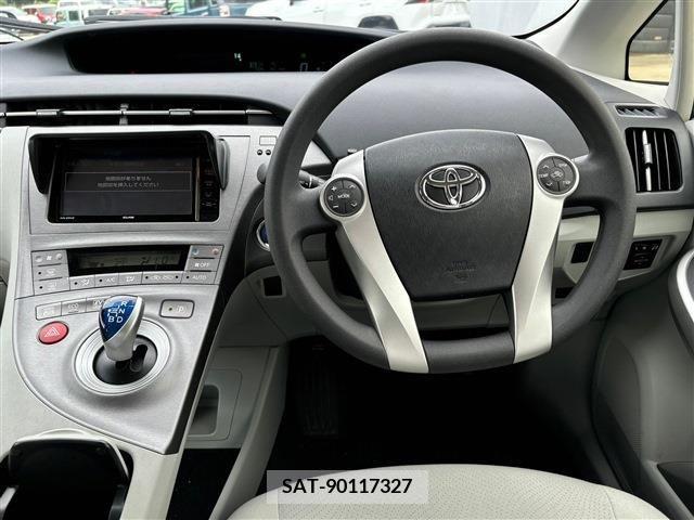 Toyota PRIUS 2015-07 233655-17