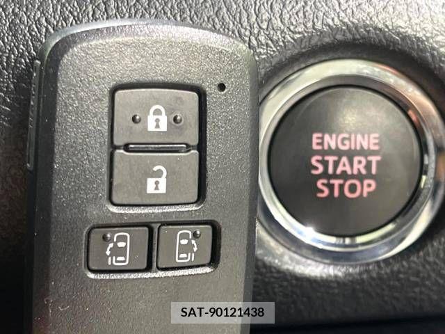 Toyota SIENTA 2017-01 335270-7