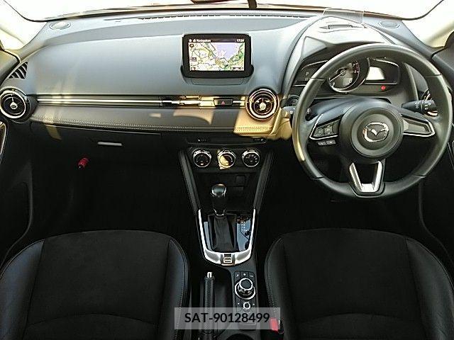 Mazda DEMIO 2017-10 267673-1