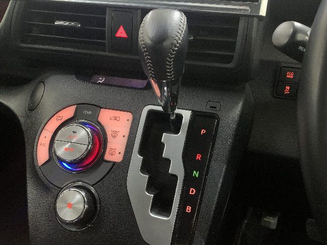 Toyota SIENTA 2019-04 182593-19