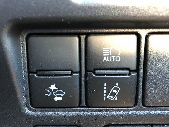 Toyota NOAH 2017-12 15741-8
