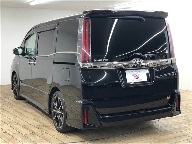 Toyota NOAH 2017-12 15741-15