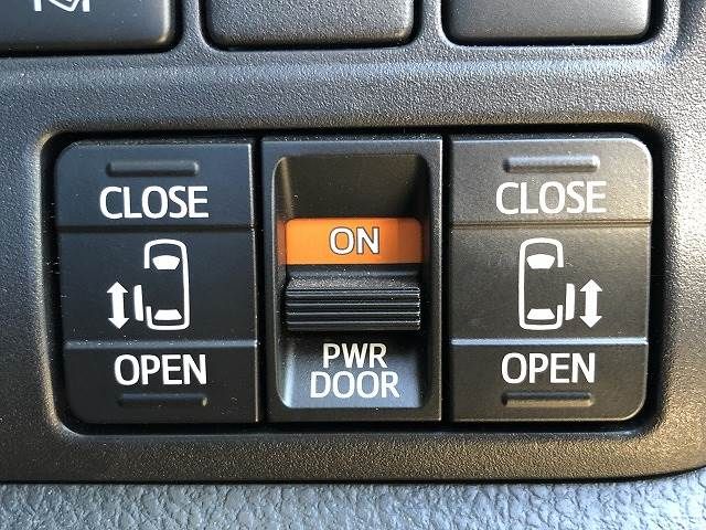 Toyota NOAH 2017-12 15741-6