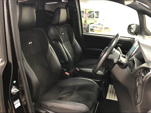 Toyota NOAH 2017-12 15741-4
