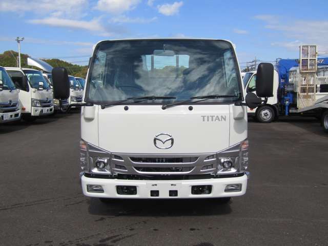 Mazda TITAN 2023-09 23683-1