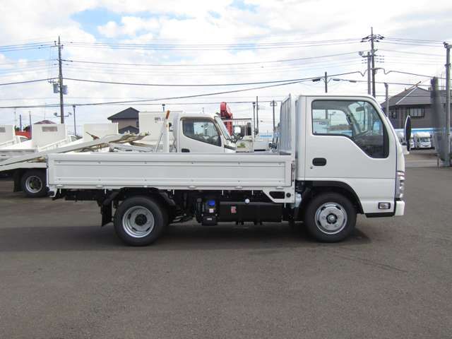 Mazda TITAN 2023-09 23683-3