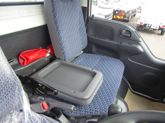 Mazda TITAN 2023-09 23683-21