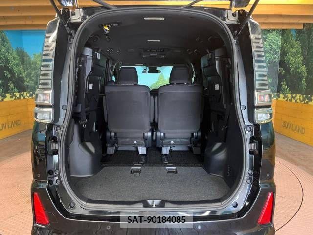 Toyota VOXY 2020-03 370499-11