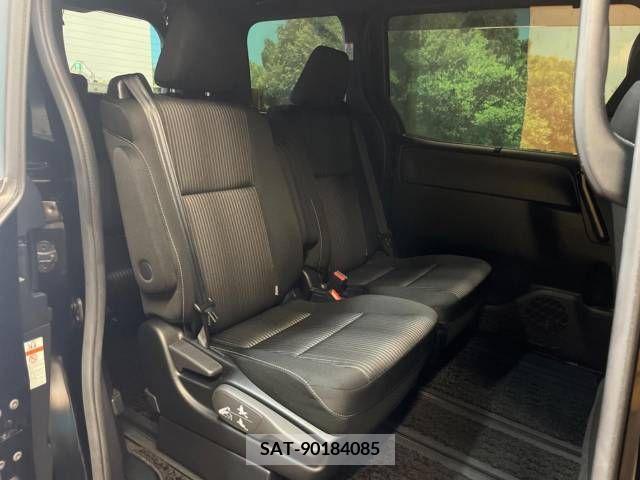 Toyota VOXY 2020-03 370499-9
