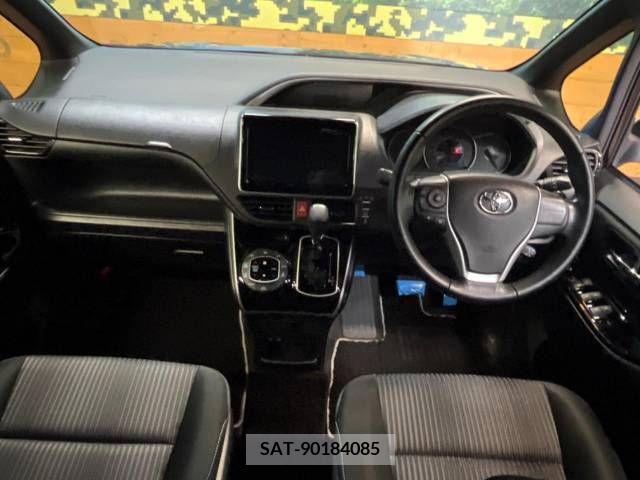 Toyota VOXY 2020-03 370499-1