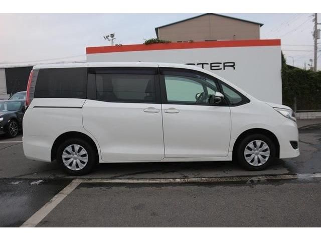 Toyota NOAH 2018-06 183978-2
