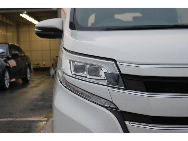 Toyota NOAH 2018-06 183978-4