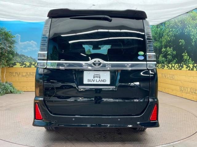 Toyota VOXY 2019-04 182253-15