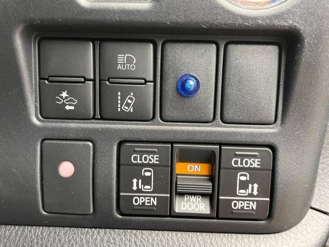Toyota VOXY 2019-04 182253-5