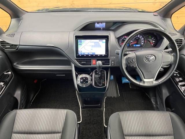 Toyota VOXY 2019-04 182253-1
