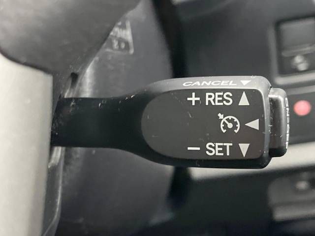 Toyota VOXY 2019-04 182253-4