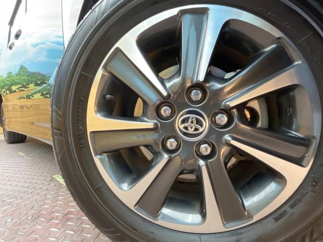 Toyota VOXY 2019-04 182253-13