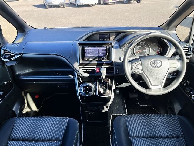 Toyota VOXY 2019-02 185908-1