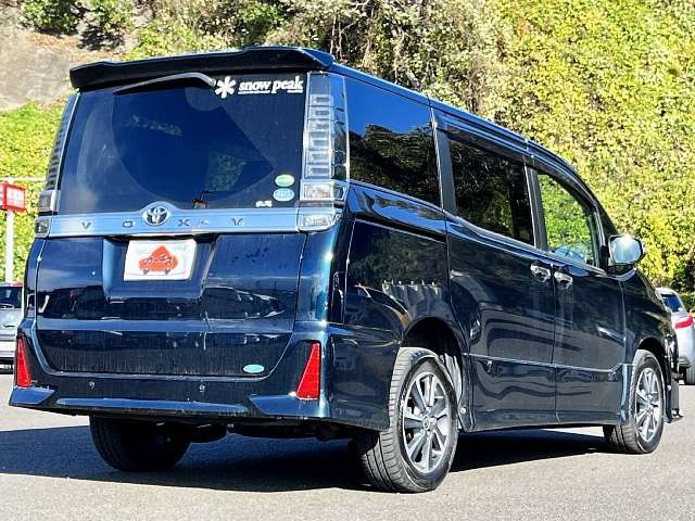 Toyota VOXY 2019-02 185908-2