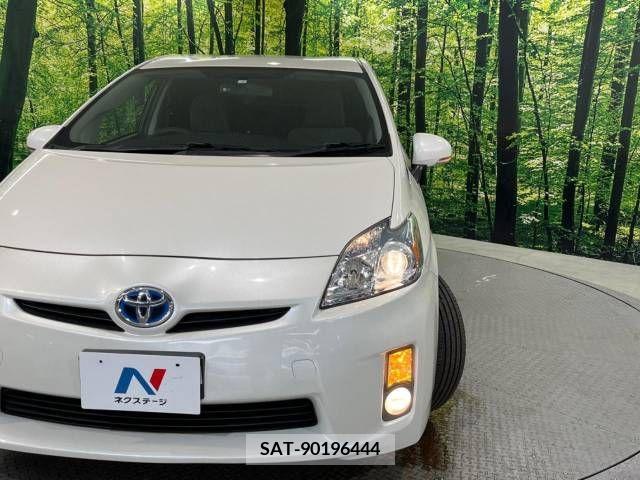 Toyota PRIUS 2010-04 384028-11