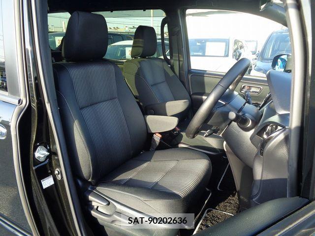 Toyota VOXY 2019-06 234754-3