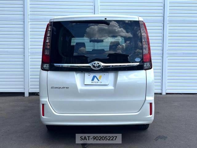Toyota ESQUIRE 2015-10 390665-18