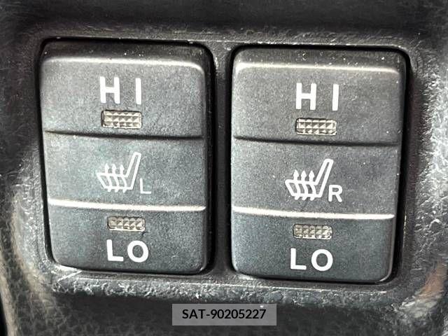 Toyota ESQUIRE 2015-10 390665-6
