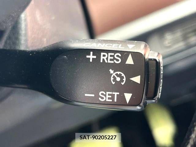 Toyota ESQUIRE 2015-10 390665-9