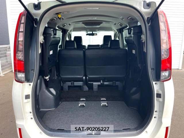 Toyota ESQUIRE 2015-10 390665-13