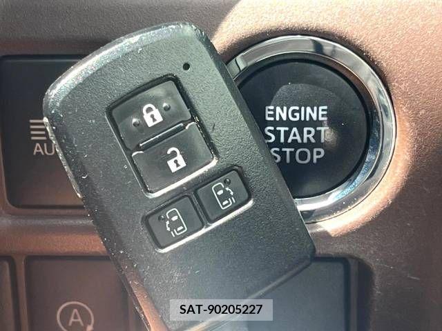 Toyota ESQUIRE 2015-10 390665-8