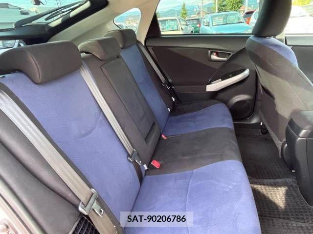 Toyota PRIUS 2015-11 366380-9