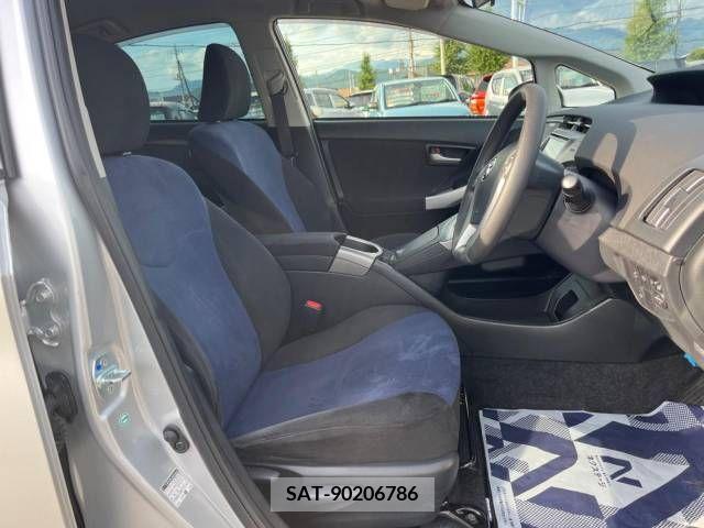 Toyota PRIUS 2015-11 366380-8