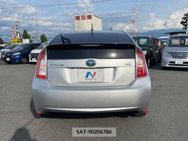 Toyota PRIUS 2015-11 366380-14