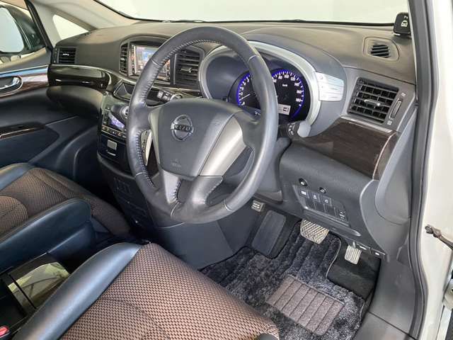 Nissan ELGRAND 2011-03 185618-19
