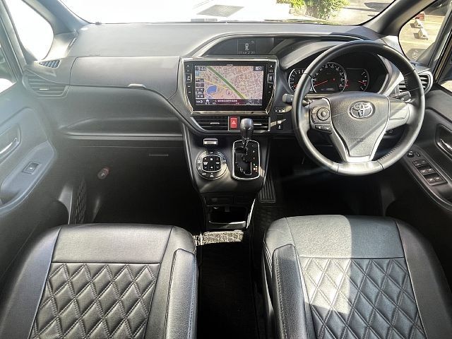 Toyota VOXY 2015-11 6805-1