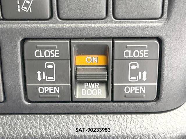 Toyota VOXY 2019-11 221454-5