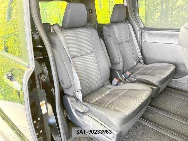 Toyota VOXY 2019-11 221454-9