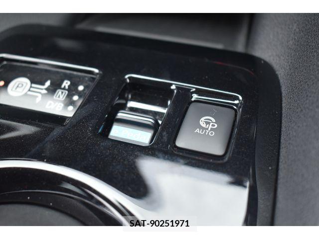Nissan LEAF 2021-11 207856-12