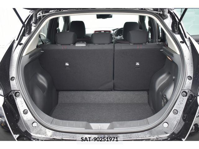 Nissan LEAF 2021-11 207856-18