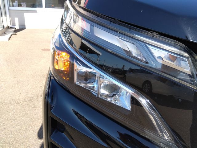 Toyota VOXY 2017-10 6966-3