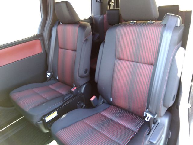 Toyota VOXY 2017-10 6966-11