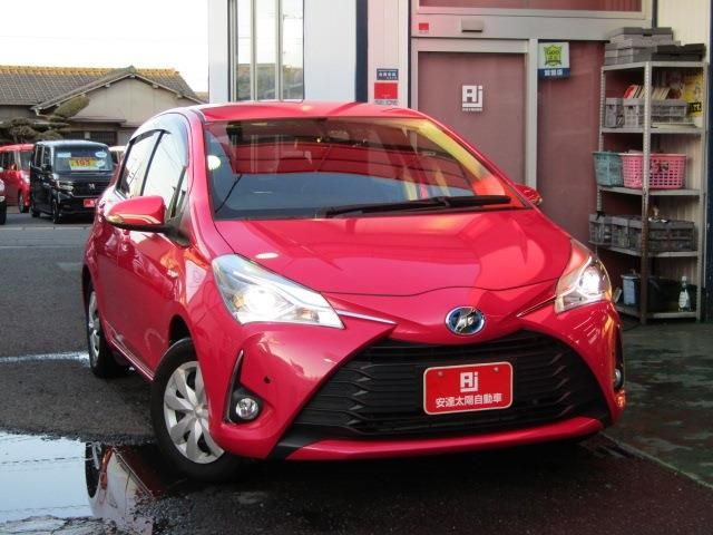 Toyota VITZ HYBRID 2018-01 1110-3