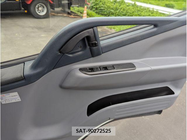 Mitsubishi CANTER 2015-11 294453-25