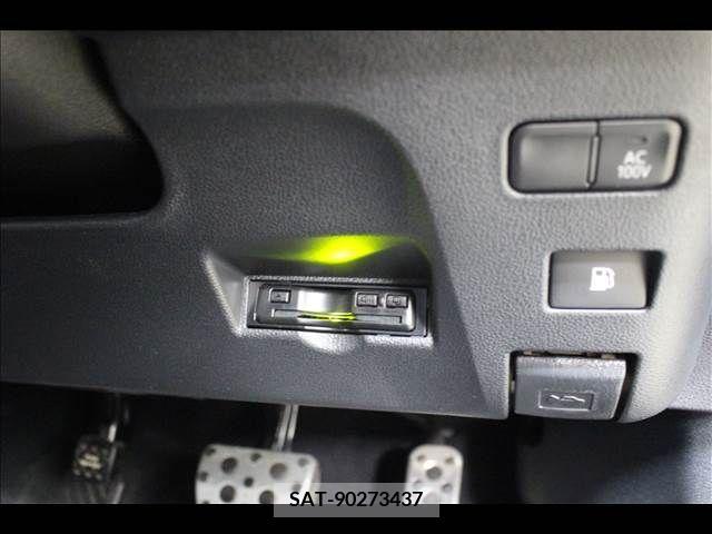 Toyota PRIUS 2021-08 281920-15