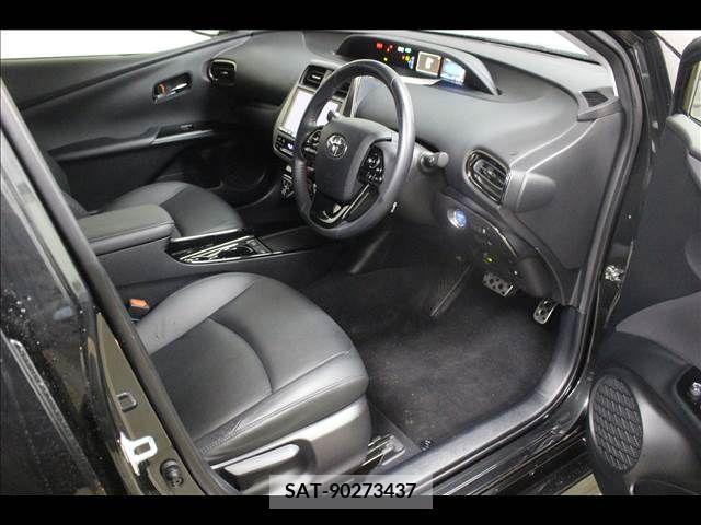 Toyota PRIUS 2021-08 281920-1