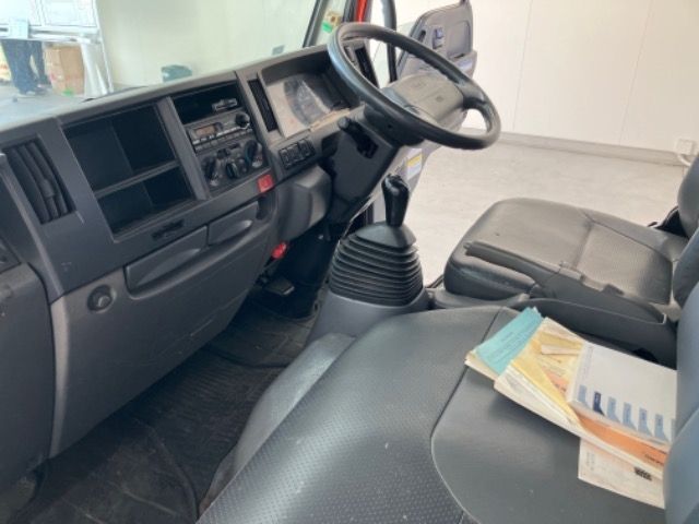 Isuzu ELF TRUCK 2013-06 11036-1