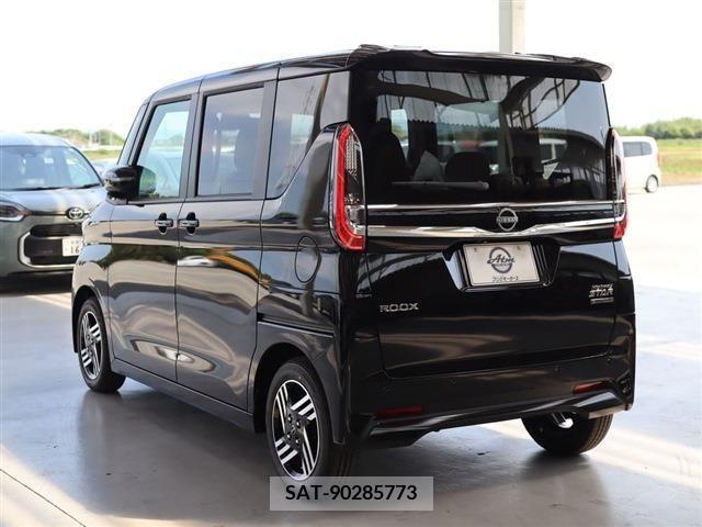 Nissan ROOX 2023-10 388508-21