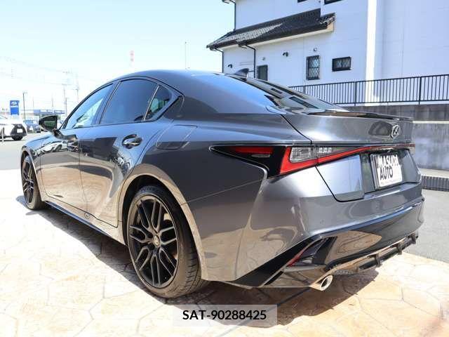 Lexus IS 2023-07 275522-4