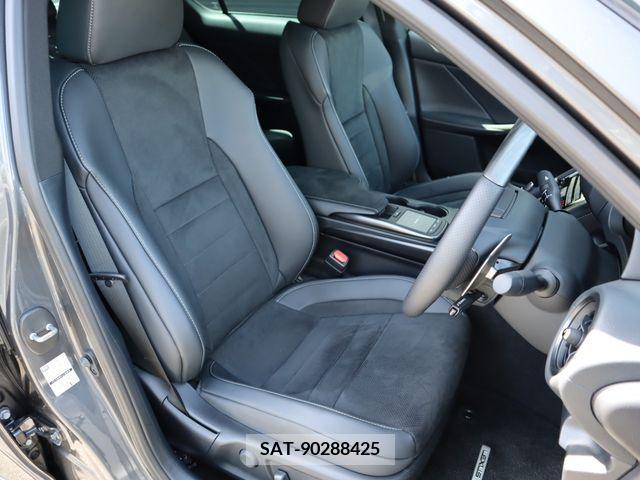 Lexus IS 2023-07 275522-8